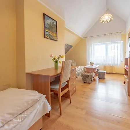 Проживание в семье Aqua House Admiral Мельно