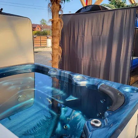 Проживание в семье Aqua House Admiral Мельно