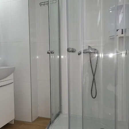 Δωμάτια σε οικογενειακή κατοικία Aqua House Admiral *
